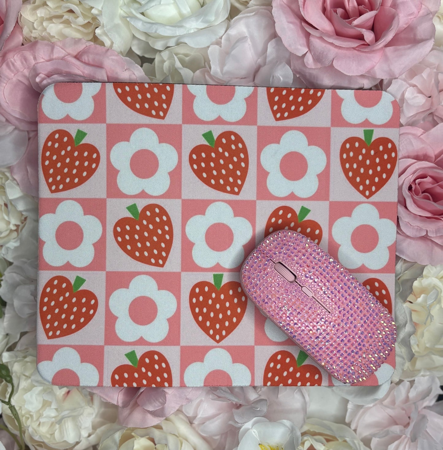 Mouse Pad | Red, Pink and White | Strawberry’s and Flower’s